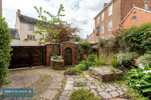 Garden Courtyard 1- click for photo gallery